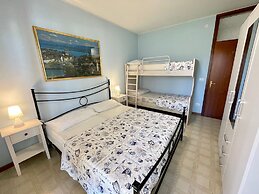 Spacious Beachside Flat With Terrace