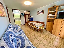 Spacious Beachside Flat With Terrace