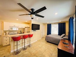Dolan's Inn & Suites