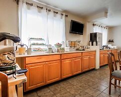 Urban Inn & Suites