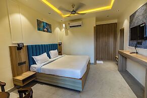 Chandrika Greens Resort Near Prem Mandir