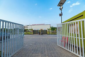 Chandrika Greens Resort Near Prem Mandir