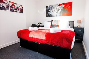 Gloucester-4 Bed Home for Work & Leisure