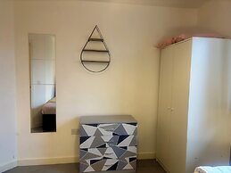 Peaceful Urban Retreat in Wolverhampton City