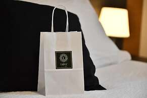 Lainez Rooms & Suites