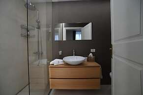 Lainez Rooms & Suites