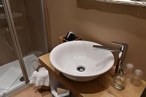 Lainez Rooms & Suites