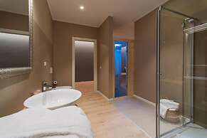 Lainez Rooms & Suites