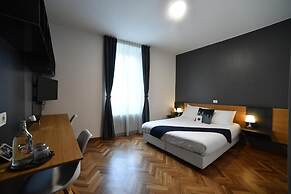Lainez Rooms & Suites