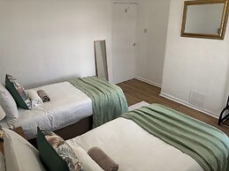 2 Bed - Sleeps 4 - Garden - Free Parking
