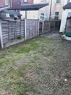 2 Bed - Sleeps 4 - Garden - Free Parking