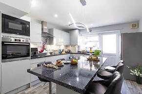 Townhouse Harbour Retreat
