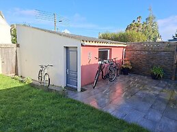 Modern Holiday Home in St. Pol de Leon