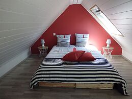 Modern Holiday Home in St. Pol de Leon
