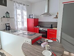 Modern Holiday Home in St. Pol de Leon