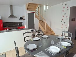 Modern Holiday Home in St. Pol de Leon