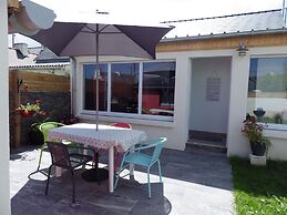 Modern Holiday Home in St. Pol de Leon