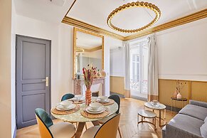 Superb AC- 2bdr Apartement Montaigne/arc de Triomphe