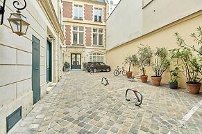 Superb AC- 2bdr Apartement Montaigne/arc de Triomphe
