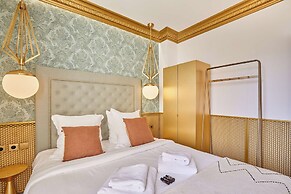 Superb AC- 2bdr Apartement Montaigne/arc de Triomphe