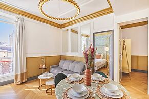 Superb AC- 2bdr Apartement Montaigne/arc de Triomphe