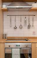 Grassmarket Modern Two Bedroom Flat