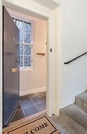 Grassmarket Modern Two Bedroom Flat