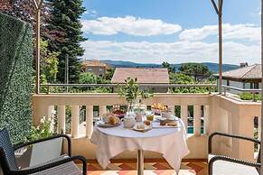 Villa Elisa. M