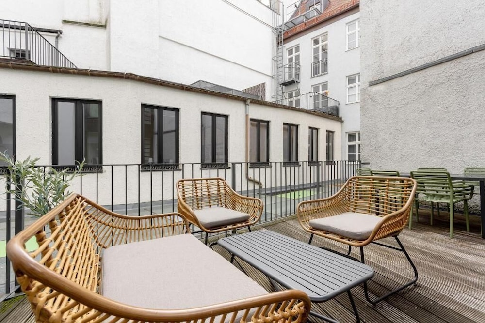 Global Living Augsburg Rathausplatz