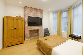 4-BR Liverpool House Free Parking