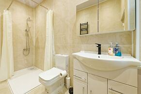 4-BR Liverpool House Free Parking