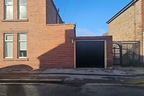 4-BR Liverpool House Free Parking