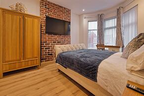 4-BR Liverpool House Free Parking