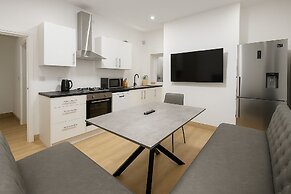4-BR Liverpool House Free Parking