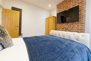 4-BR Liverpool House Free Parking