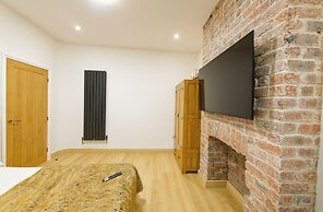4-BR Liverpool House Free Parking