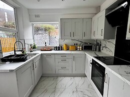 Central 4 bed Home in Ecclesall Near Peaks