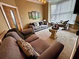 Central 4 bed Home in Ecclesall Near Peaks