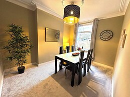 Central 4 bed Home in Ecclesall Near Peaks
