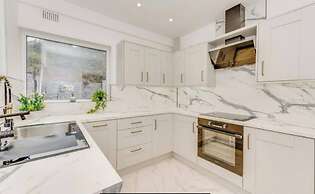 Central 4 bed Home in Ecclesall Near Peaks