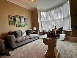 Central 4 bed Home in Ecclesall Near Peaks