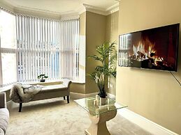 Central 4 bed Home in Ecclesall Near Peaks