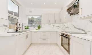Central 4 bed Home in Ecclesall Near Peaks