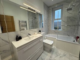Central 4 bed Home in Ecclesall Near Peaks