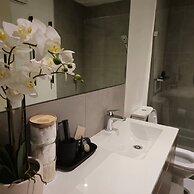 Deluxe 2BR apt Excellent Location Cityviews & Pool