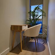 Deluxe 2BR apt Excellent Location Cityviews & Pool
