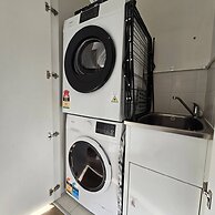 Deluxe 2BR apt Excellent Location Cityviews & Pool