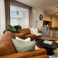 Deluxe 2BR apt Excellent Location Cityviews & Pool
