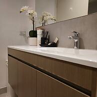 Deluxe 2BR apt Excellent Location Cityviews & Pool