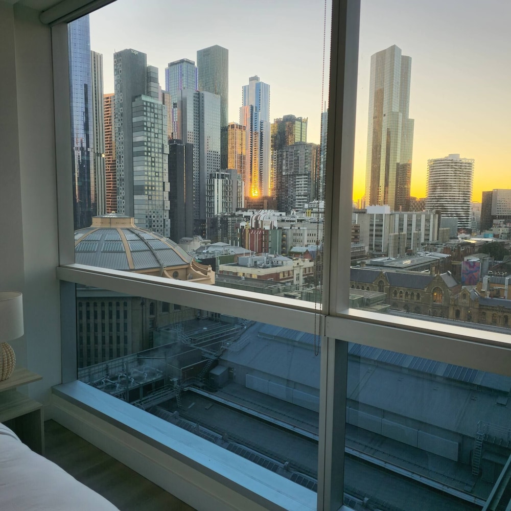 Deluxe 2BR apt Excellent Location Cityviews & Pool